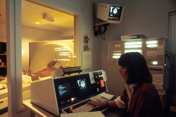 What are the latest techniques UK radiographers are using to reduce radiation exposure during imaging procedures?